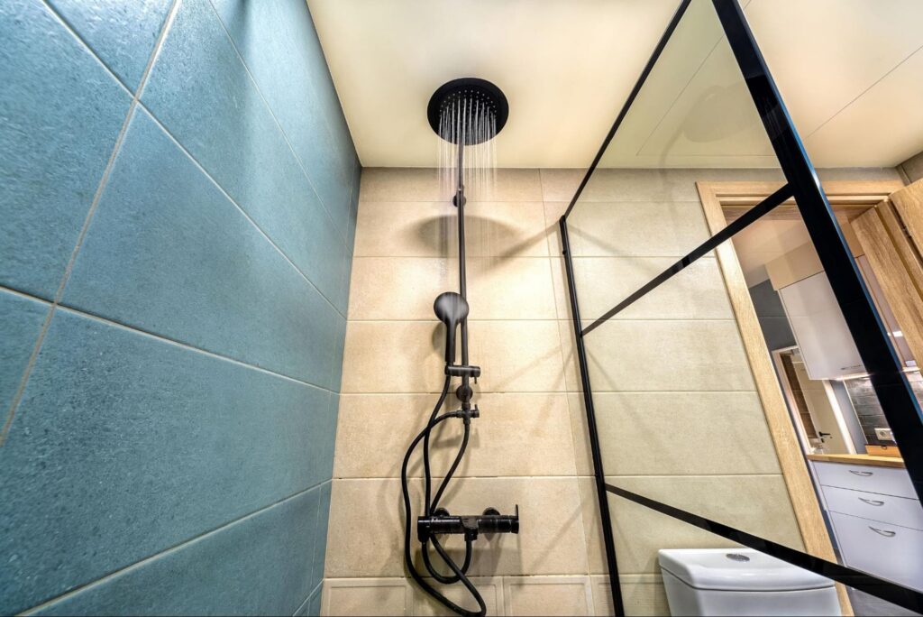 การตกแต่งห้องอาบน้ำและพื้นที่โดยรอบ